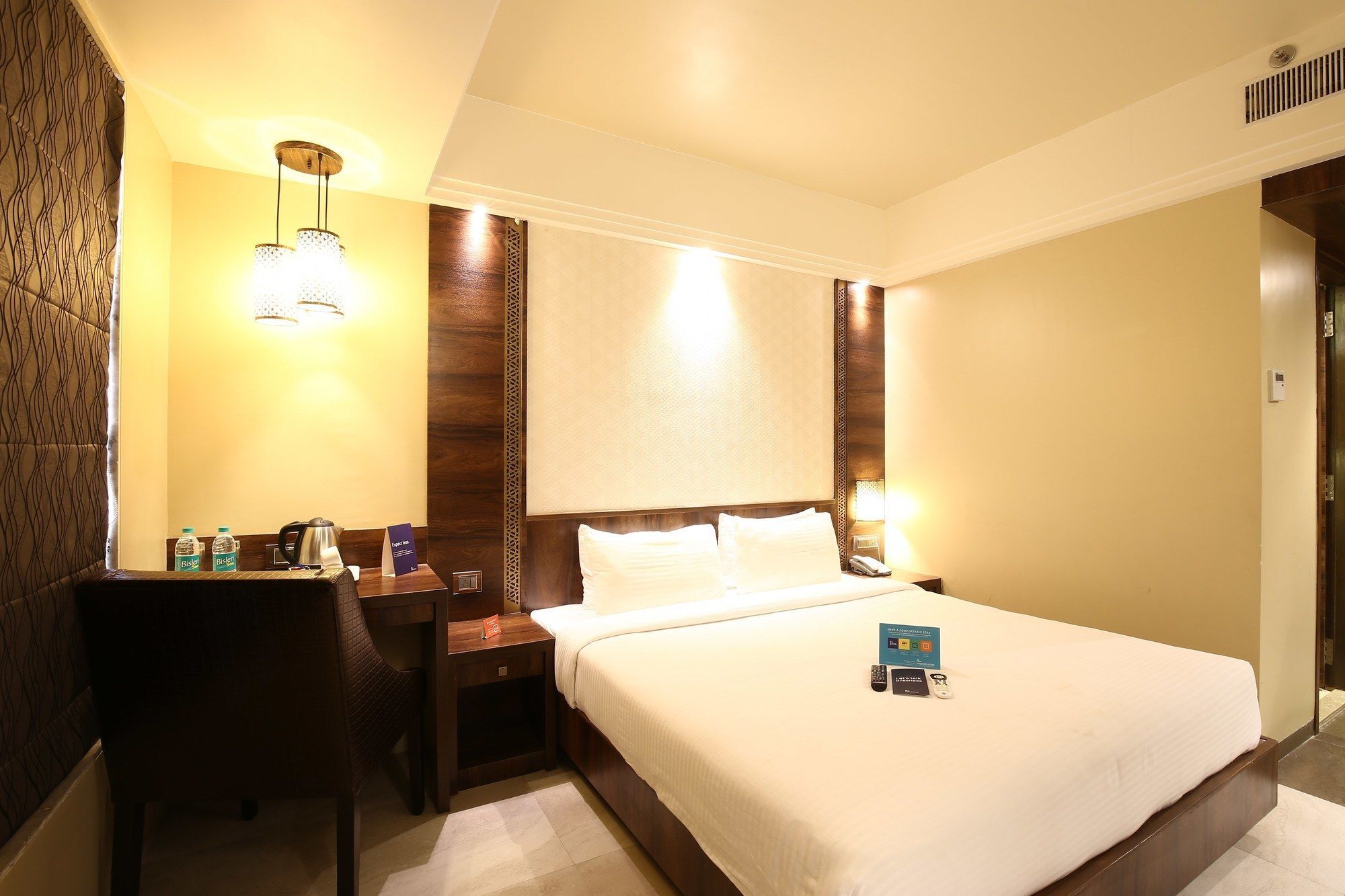 Hotel Crawford Inn Mumbai  Buitenkant foto